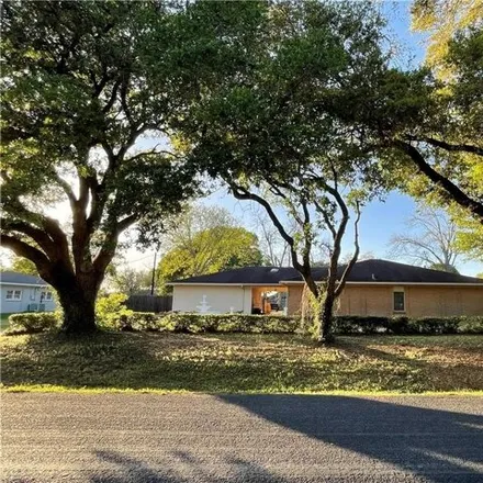 Buy this 3 bed house on 650 Berwick Street in Victoria, TX 77904