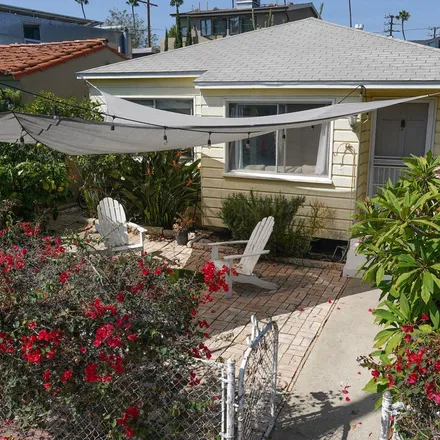Buy this studio townhouse on 837 Milwood Avenue in Los Angeles, CA 90291