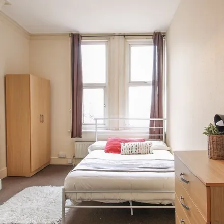 Rent this 8 bed room on 232 Kilburn High Road in London, NW6 7JG