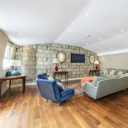Rent this 2 bed house on Halpin House in 97 Queen's Gate, London