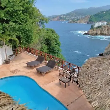 Rent this 3 bed house on Gran Vía Tropical in Fracc. Vista del Mar, 39300 Acapulco