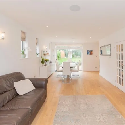 Image 5 - Holders Hill Gardens, London, NW4 1PF, United Kingdom - Duplex for rent