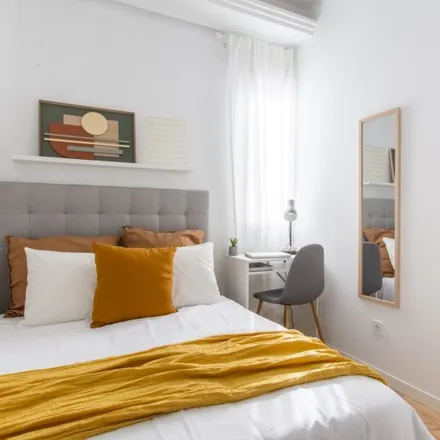 Rent this 6 bed room on Madrid in Calle del Alcalde Sáinz de Baranda, 41