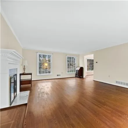 Image 7 - 1901 Highgate Road, Upper St. Clair, PA 15241, USA - House for sale