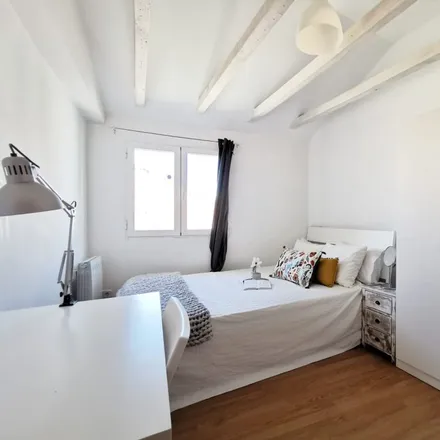 Rent this 5 bed room on Madrid in Calle de Santa Catalina, 8