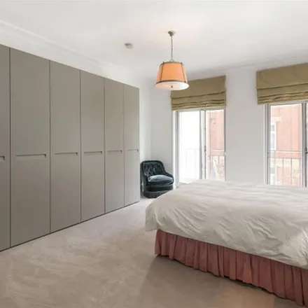 Image 3 - 11 St. James's Place, London, SW1A 1NP, United Kingdom - Apartment for rent