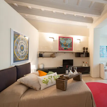 Rent this 1 bed apartment on Corso dei Tintori 8 in 50122 Florence FI, Italy