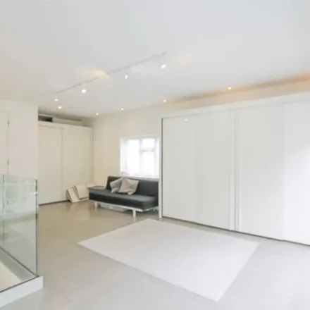 Image 7 - 993A Finchley Road, London, NW11 7HB, United Kingdom - Apartment for rent