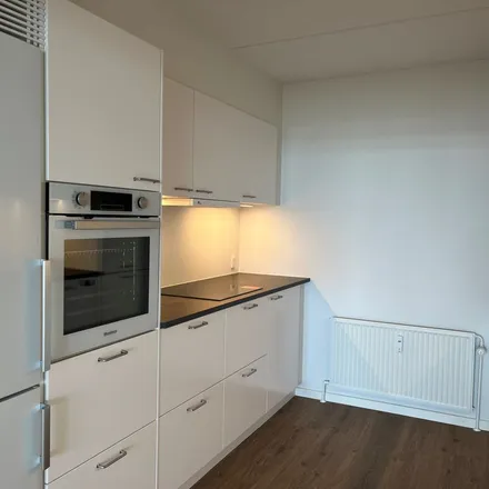 Rent this 2 bed apartment on Kragholmen 242 in 9900 Frederikshavn, Denmark