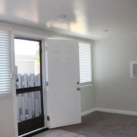 Image 4 - 401 Arrow Highway, Claremont, CA 91711, USA - Apartment for rent