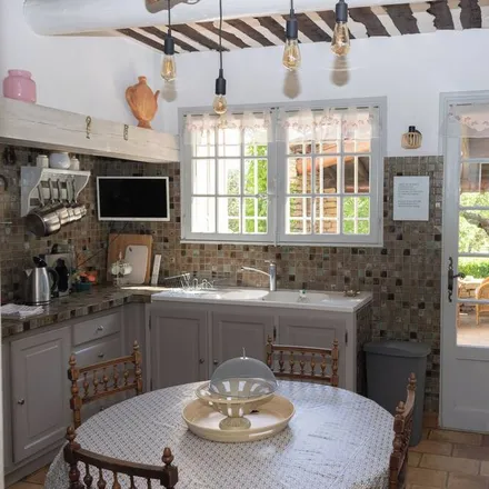 Rent this 3 bed house on 84220 Cabrières-d'Avignon