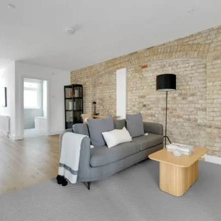 Rent this 2 bed apartment on Papa John's in 65 Farringdon Road, London