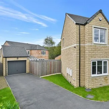 Buy this 4 bed house on West Wood Close in Bradford, BD10 0FL