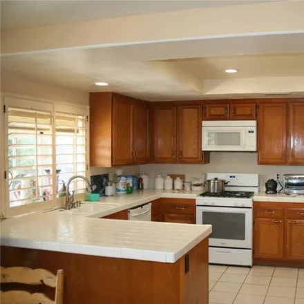 Image 3 - 44654 26th Street East, Lancaster, CA 93535, USA - House for sale