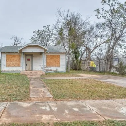 Buy this 1 bed house on 68 West 10th Street in San Angelo, TX 76903