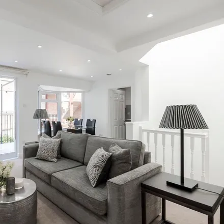 Rent this 2 bed house on 2 Romney Mews in London, W1U 5DT