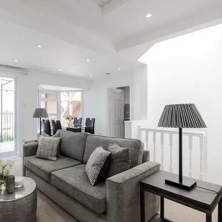 Image 1 - 2 Romney Mews, London, W1U 5DT, United Kingdom - House for rent