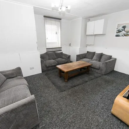 Image 7 - Back Brudenell Grove, Leeds, LS6 1HS, United Kingdom - Apartment for rent