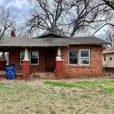 Buy this 3 bed house on 1669 West Washington Avenue in Chickasha, OK 73018