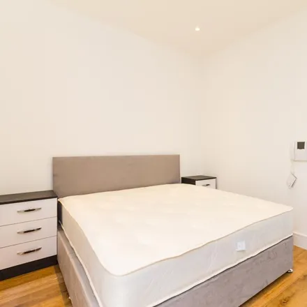 Image 4 - Clapham Road, Stockwell Park, London, SW8 1HU, United Kingdom - Apartment for rent