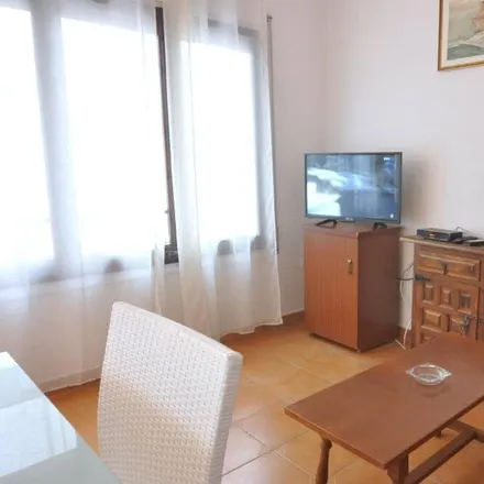 Image 2 - Carrer Girona, 17480 Roses, Spain - Apartment for rent