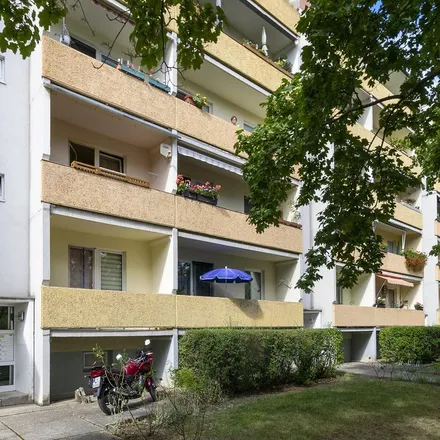 Rent this 3 bed apartment on Rosenweg 32 in 04209 Leipzig, Germany