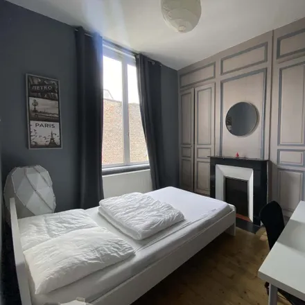 Rent this 4 bed room on 30 Rue François Meusnier in 80000 Amiens, France
