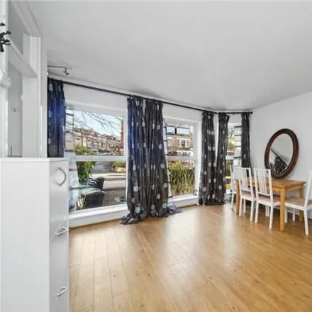 Rent this 2 bed room on Abbots Terrace in London, N8 9DY