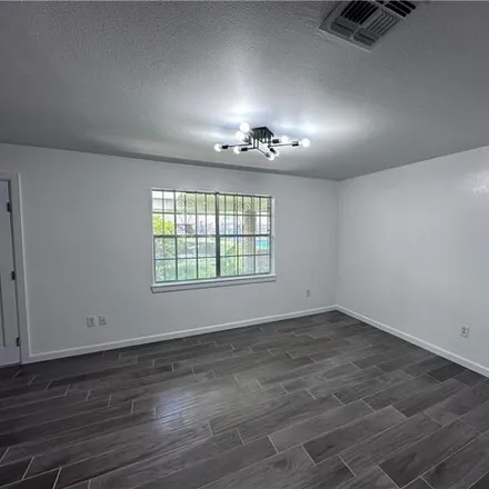 Image 5 - Vogue College of Cosmetology, 800 West Fern Avenue, McAllen, TX 78501, USA - Apartment for rent