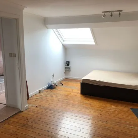 Rent this 1 bed apartment on Rue De Koninck - De Koninckstraat 81 in 1080 Molenbeek-Saint-Jean - Sint-Jans-Molenbeek, Belgium
