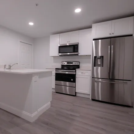 Rent this 5 bed apartment on 61 Dartmouth Street # 4