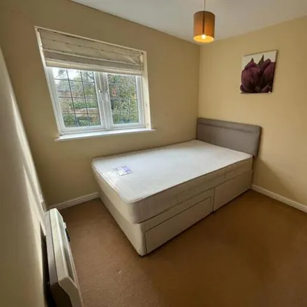 Image 5 - Dickens Heath Road, Dickens Heath, B90 1QG, United Kingdom - Apartment for rent