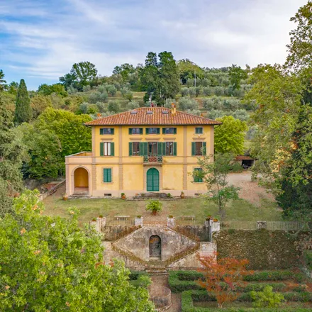 Buy this 12 bed house on Arezzo