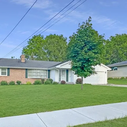 Buy this 3 bed house on 1855 North Ridge Drive in Freeport, IL 61032