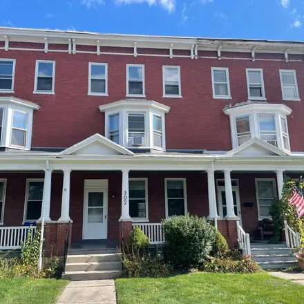 Rent this 4 bed townhouse on 302 North Stratton Street in Gettysburg, PA 17325