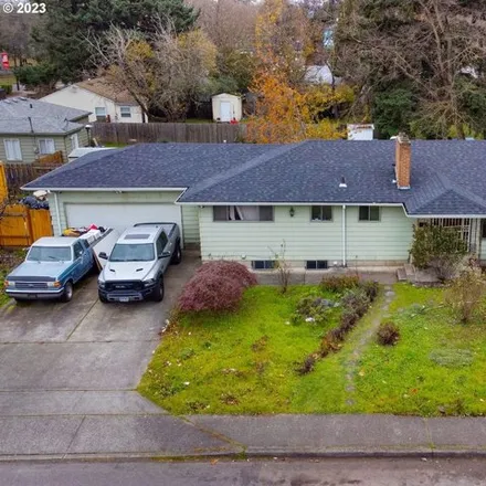 Buy this 7 bed house on 4715 Southeast 94th Avenue in Portland, OR 97266