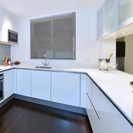 Image 2 - 62 Green Street, London, W1K 6RS, United Kingdom - Room for rent