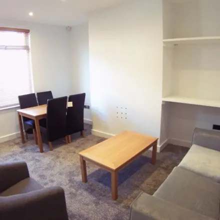 Image 2 - Harold Street, Leeds, LS6 1PL, United Kingdom - Apartment for rent