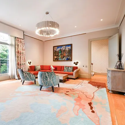 Rent this 7 bed house on 22 Hyde Park Gate in London, SW7 5DQ