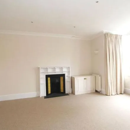 Rent this 5 bed duplex on Hale Gardens in London, W3 9SQ