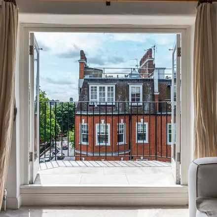 Image 5 - 31 Sloane Court West, London, SW3 4TE, United Kingdom - Apartment for rent
