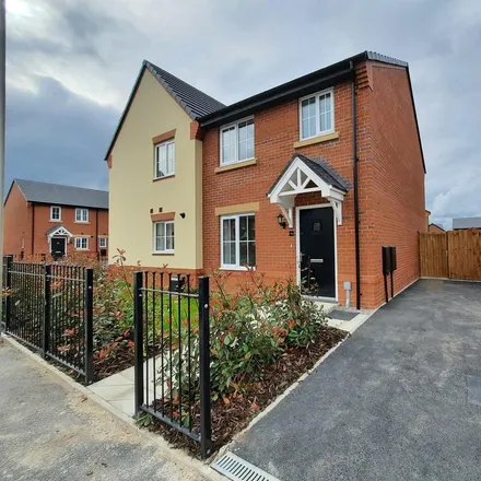 Rent this 3 bed duplex on Green Field Way in Crewe, CW1 4ST