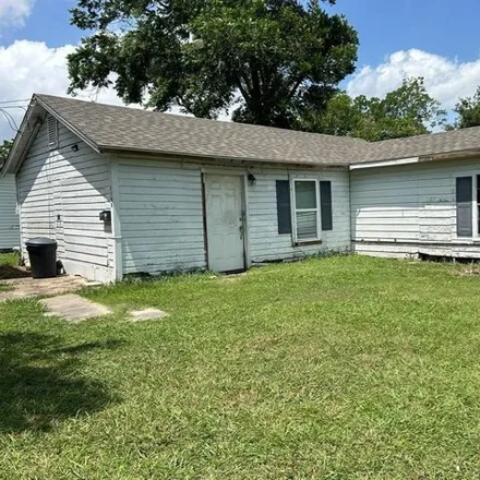 Buy this 2 bed house on 1176 Harvey Lane in Victoria, TX 77901