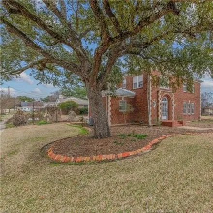 Image 2 - 718 East 32nd Street, Bryan, TX 77803, USA - House for sale