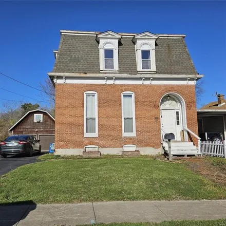 Buy this 4 bed house on 267 North Clinton Street in Collinsville, IL 62234