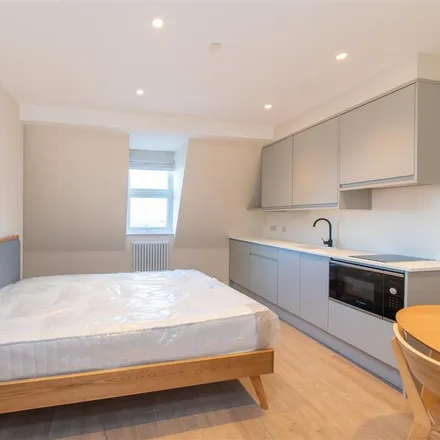 Rent this studio apartment on Gadgetry in High Road, London