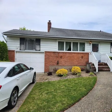 Buy this 3 bed house on 131 Linden Street in Village of Massapequa Park, NY 11762