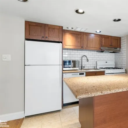 Image 3 - 340 EAST 74TH STREET 1G in New York - Apartment for sale