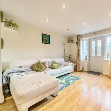 Image 2 - 26 The Orchards, Cambridge, CB1 9HD, United Kingdom - Townhouse for sale