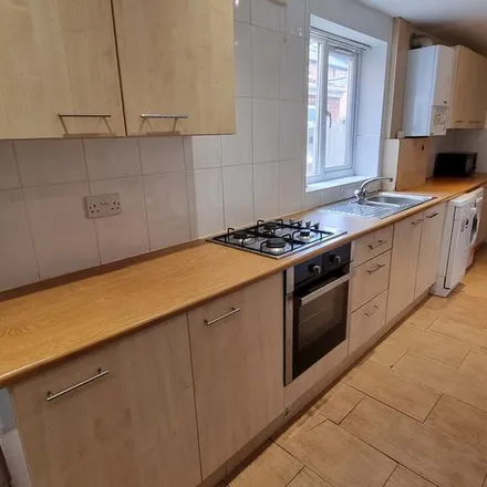 Rent this 6 bed townhouse on 16 Lime Avenue in Selly Oak, B29 7AJ